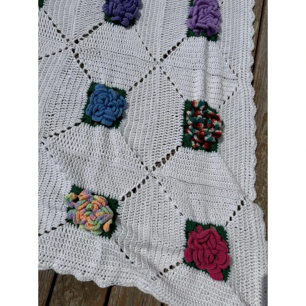 Vtg White Crochet 3D‎ Rose Afghan Blanket Granny Square 100